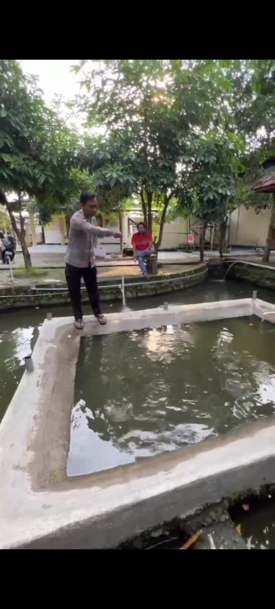 Polsek Gondang Sulap Lahan Kosong Jadi Kolam Lele dan Nila, Wujud Nyata Dukung Ketahanan Pangan