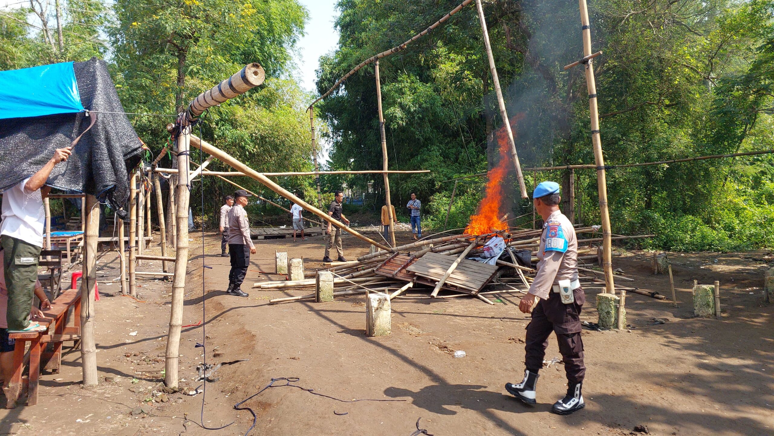 Polsek Bagor Tindak Lanjut Aduan Warga, Bongkar Arena Perjudian Sabung Ayam di Sugihwaras