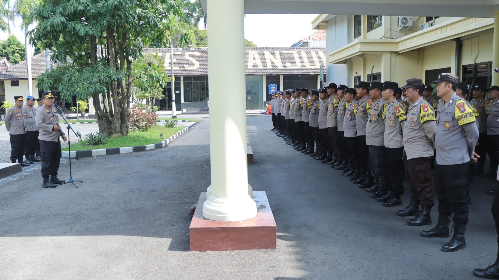 Kapolres Nganjuk Ingatkan Bhabinkamtibmas Dedikasikan Tugas dengan Profesional dan Ikhlas Jelang Hari Bhayangkara ke-79