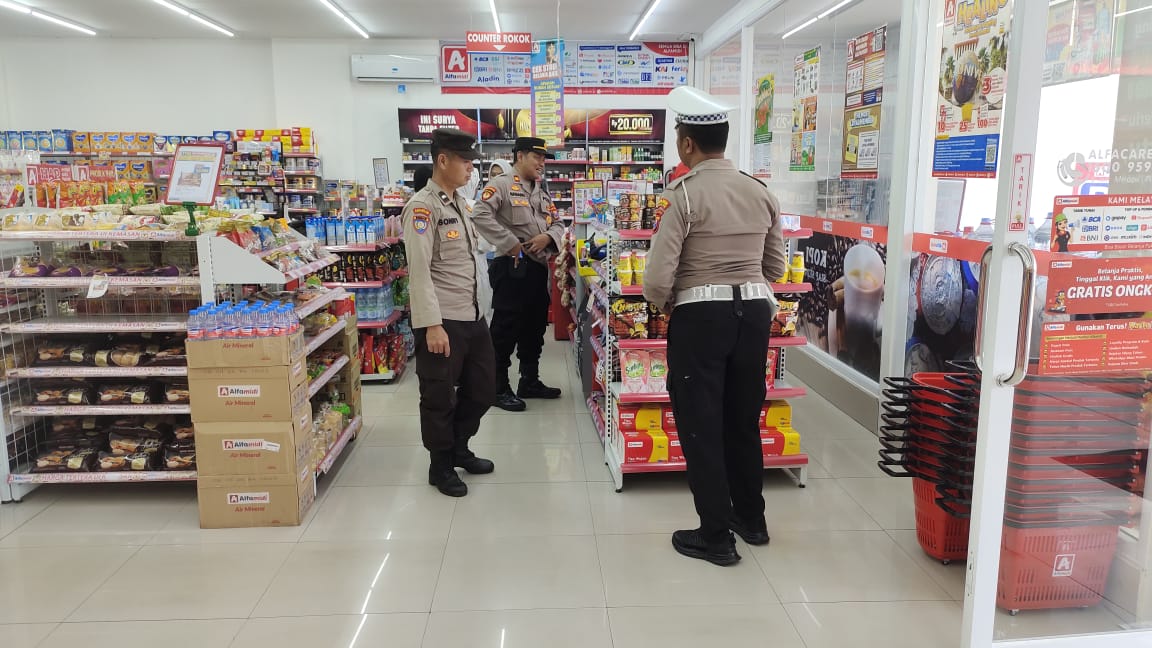 Polsek Kertosono Gelar Patroli di Toko Swalayan, Berikan Himbauan Kamtibmas Waspada Curanmor