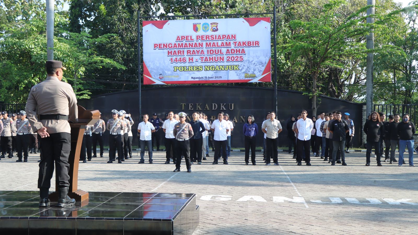 Polres Nganjuk Gelar Apel Pasukan dan Patroli Skala Besar Amankan Malam Takbiran Idul Adha 1446 H