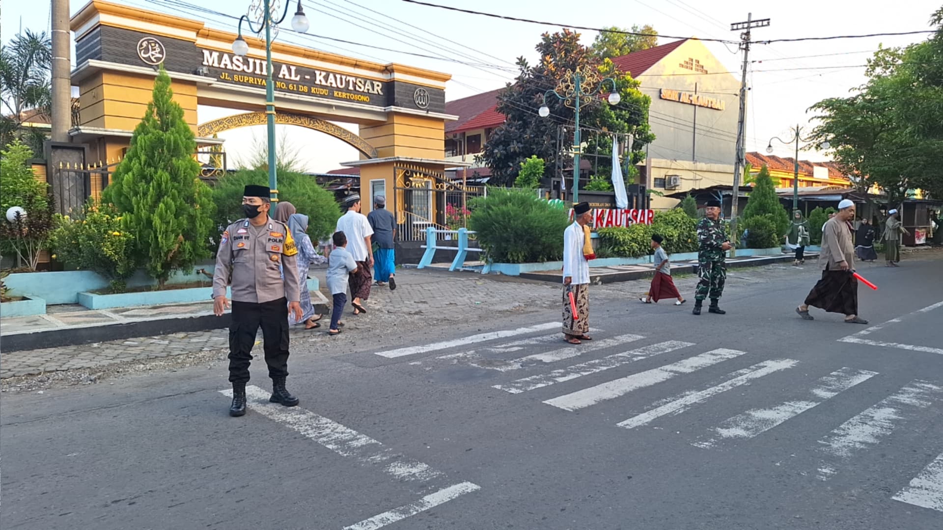 Polsek Kertosono Berikan Pengamanan Sholat Idul Adha