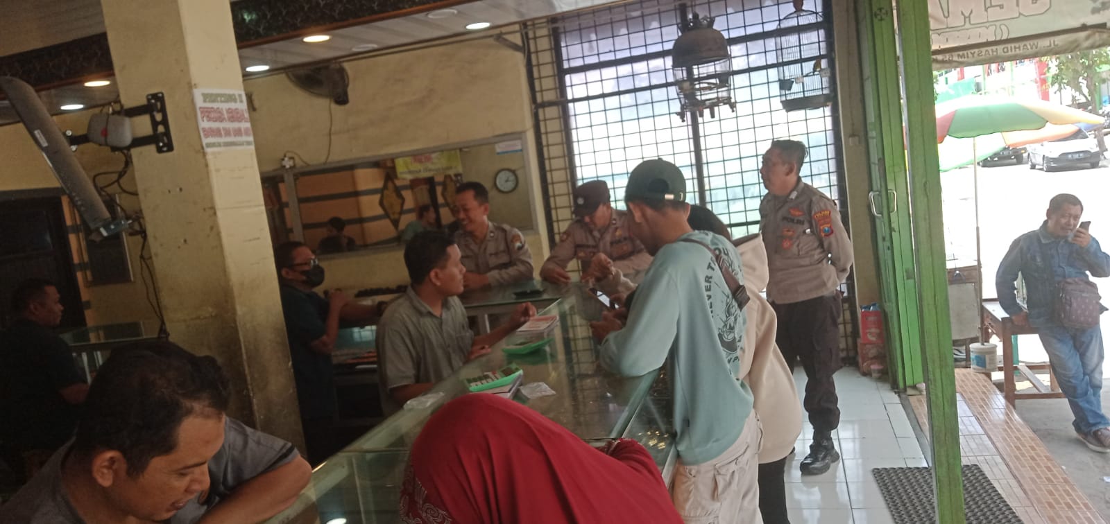 Antisipasi Tindak Kejahatan  Personil Polsek Kertosono Patroli Toko Emas