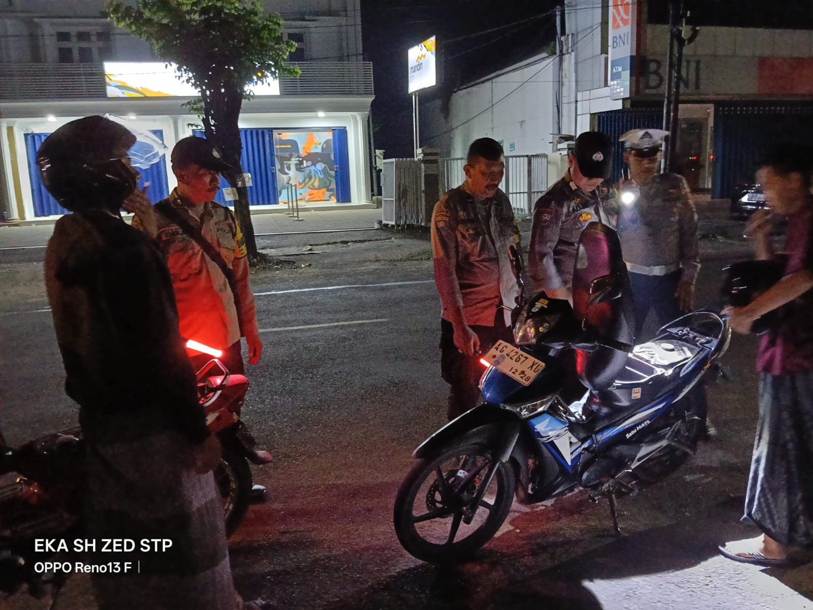 Ciptakan Situasi Kondusif di Malam Hari, Polsek Warujayeng Gelar Razia SREG