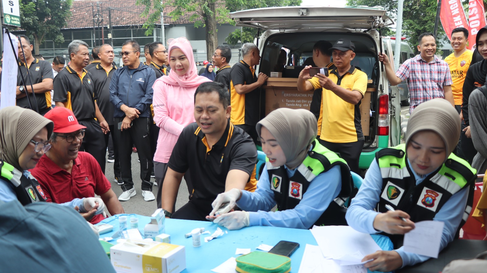 Polres Nganjuk Gelar Bakti Sosial Car Free Day, Wujud Nyata Pelayanan Publik di HUT Bhayangkara ke-79