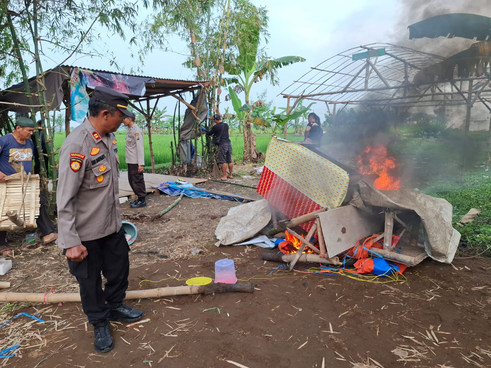 Polsek Sukomoro Bongkar Arena Judi Sabung Ayam dan Dadu di Timur Punden Sukomoro