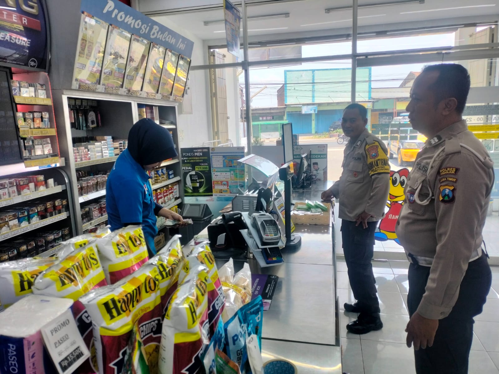 Polsek Kertosono Gelar Patroli di Toko Swalayan, Berikan Himbauan Kamtibmas Waspada Curanmor