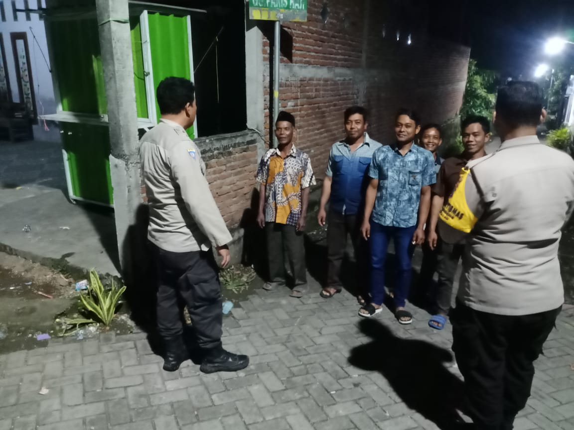 Patroli Dialogis di Malam Hari, Personel Polsek Jatikalen Ajak Warga Tingkatkan Kewaspadaan