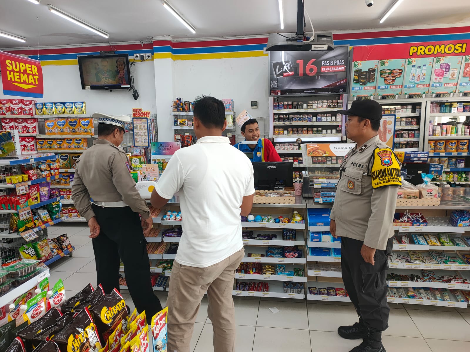 Polsek Kertosono Gelar Patroli di Toko Swalayan, Berikan Himbauan Kamtibmas Waspada Curanmor