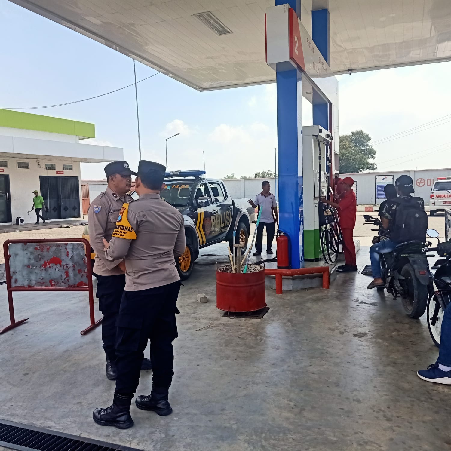 Polsek Jatikalen Intensifkan Patroli Dialogis ke SPBU untuk Ciptakan Suasana Kamtibmas yang Kondusif