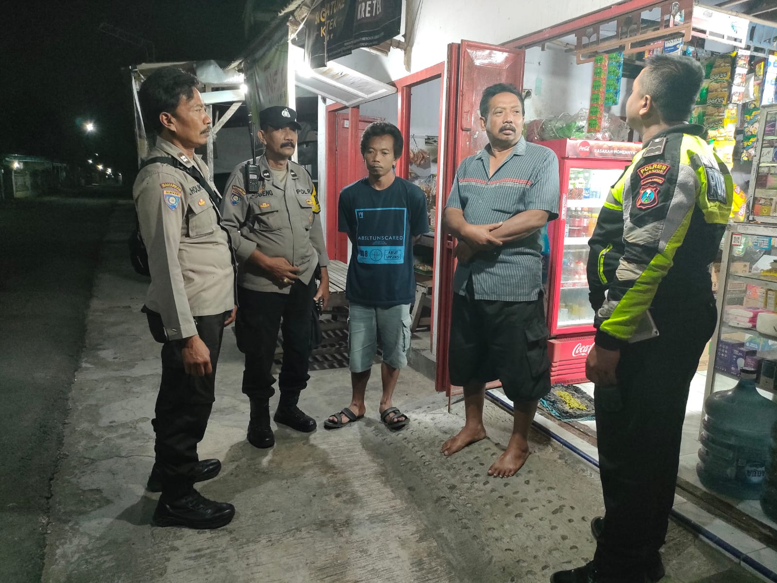 Personel Polsek Warujayeng Gelar Patroli Dialogis di Pemukiman Warga Banjaranyar