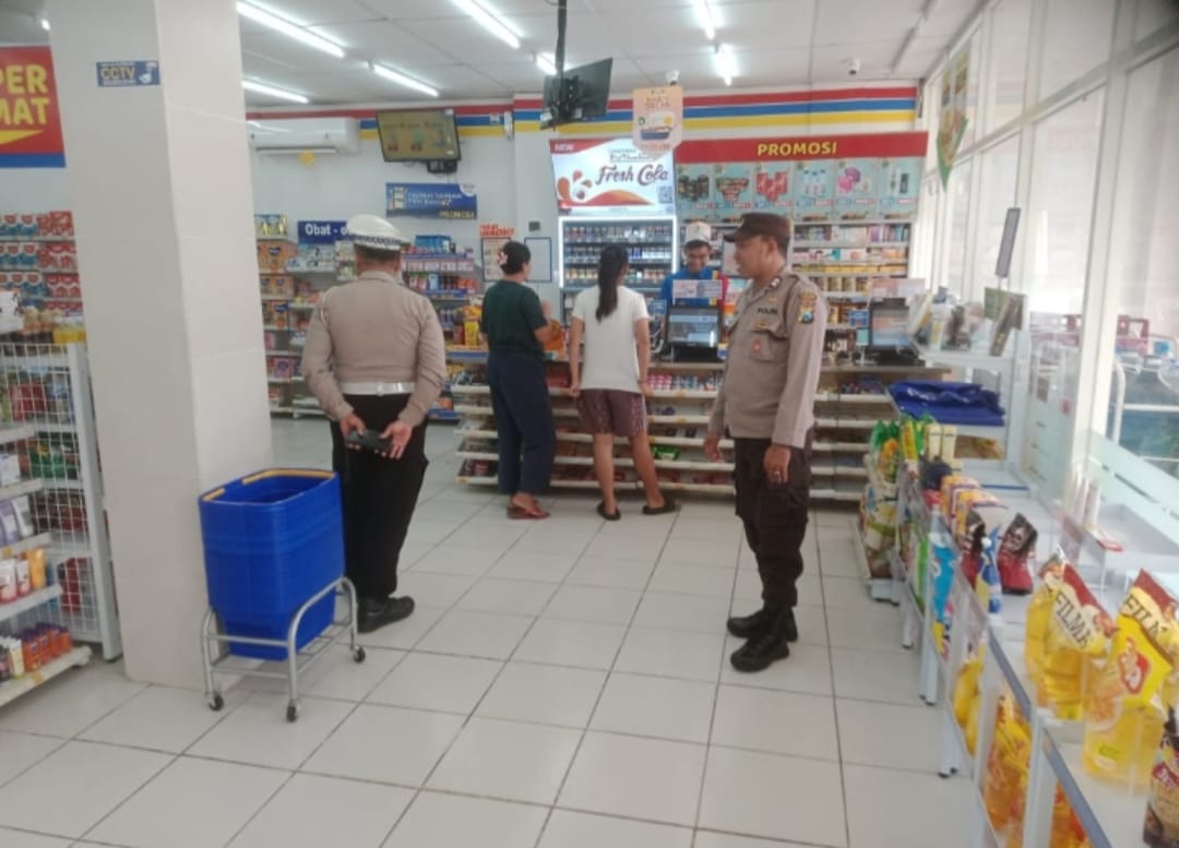 Polsek Kertosono Gelar Patroli di Toko Swalayan, Berikan Himbauan Kamtibmas Waspada Curanmor