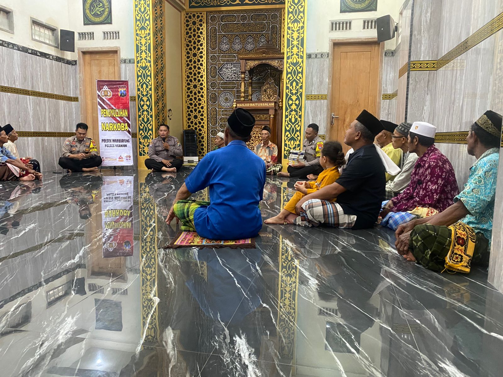 Polsek Warujayeng Sosialisasikan Bahaya Narkoba Kepada Jamaah Masjid Baiturrahman Desa Getas