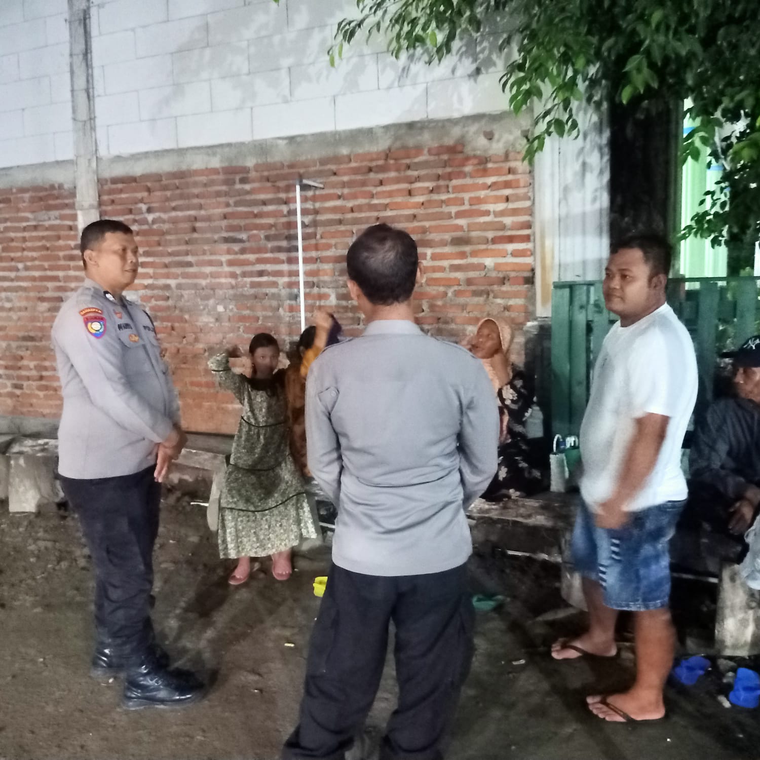 Jaga Kamtibmas di Malam Hari, Personel polsek Jatikalen Patroli Dialogis Desa Gondang wetan