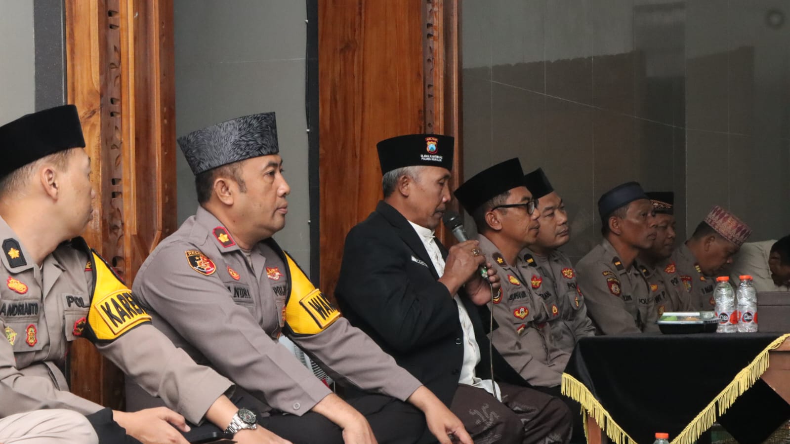 Polres Nganjuk Tekankan Disiplin Salat Lewat Binrohtal di Masjid Al Ikhlas