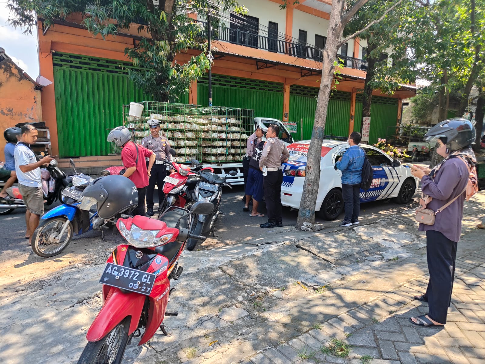 Nekat Terobos Rambu demi Potong Rute, Puluhan Pengendara Terjaring Operasi Patuh 2025 di Nganjuk