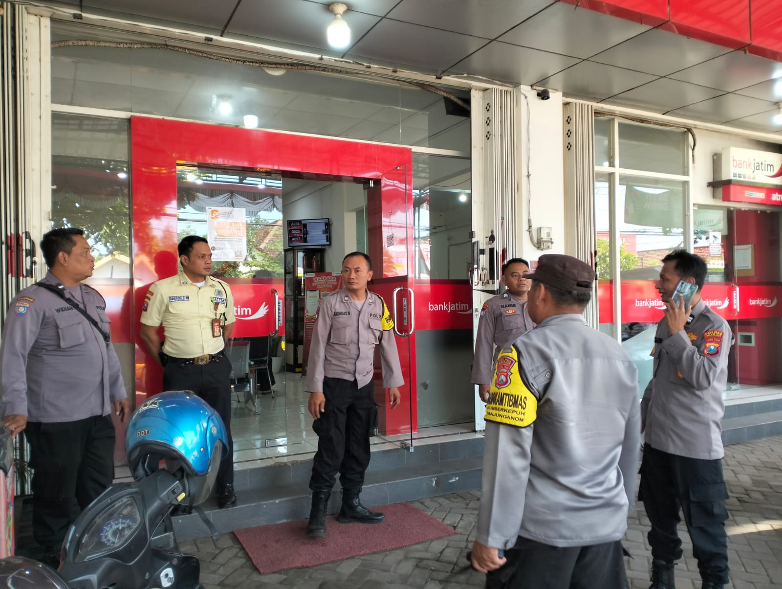 Akhir Pekan, Polsek Warujayeng Gelar Patroli ke Kantor Perbankan