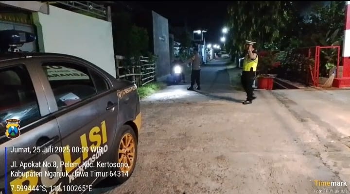 Patroli Pemukiman Cegah Tindak Kejahatan Saat Dini Hari