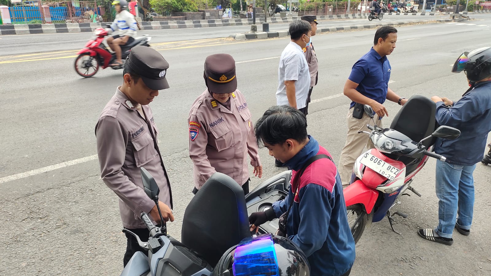 Polsek Kertosono Lakukan Penyekatan Antisipasi Giat Pengesahan Perguruan Silat Kera Sakti