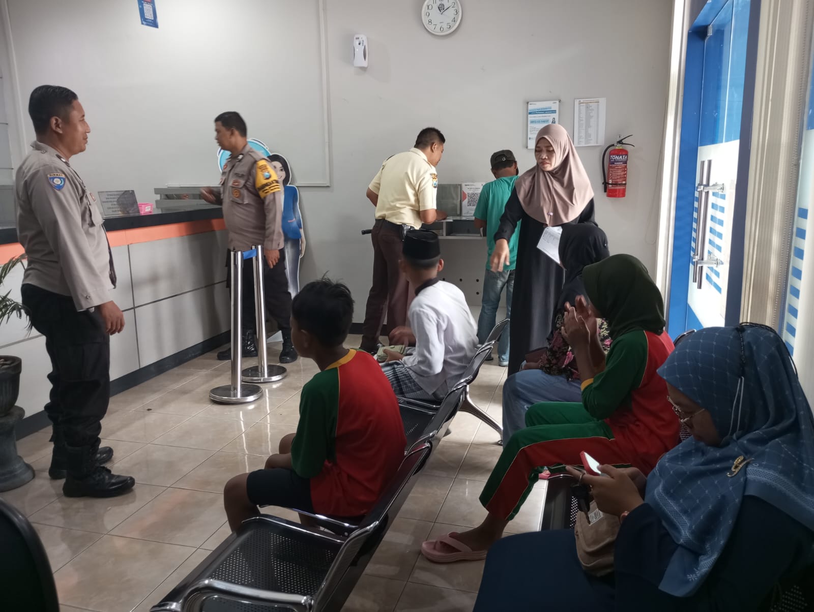 ‎Patroli dialogis berikan himbauan kamtibmas di Perbankan BRI unit Jatikalen