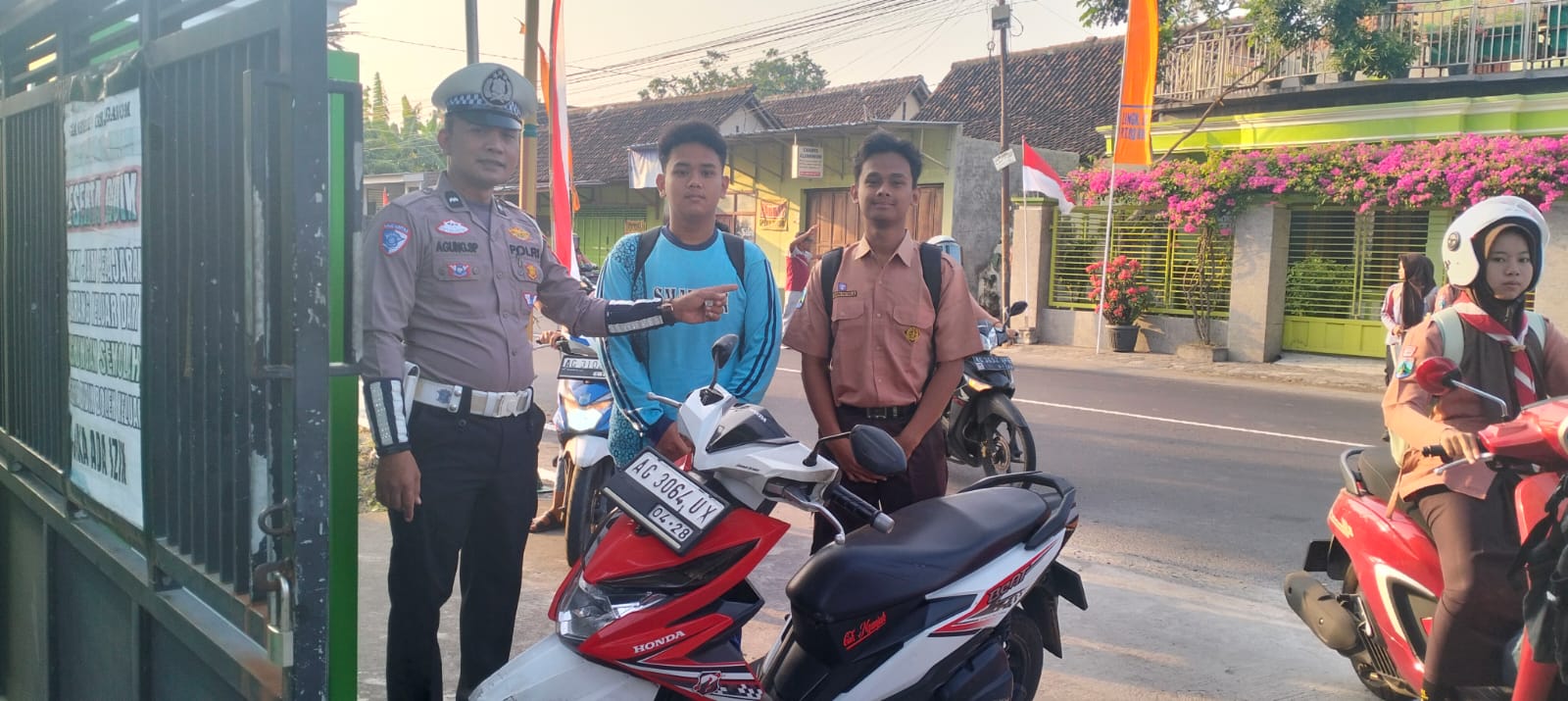 Langgar Aturan Lalu Lintas, Pelajar di Tanjunganom Diberi Teguran Simpatik Polisi