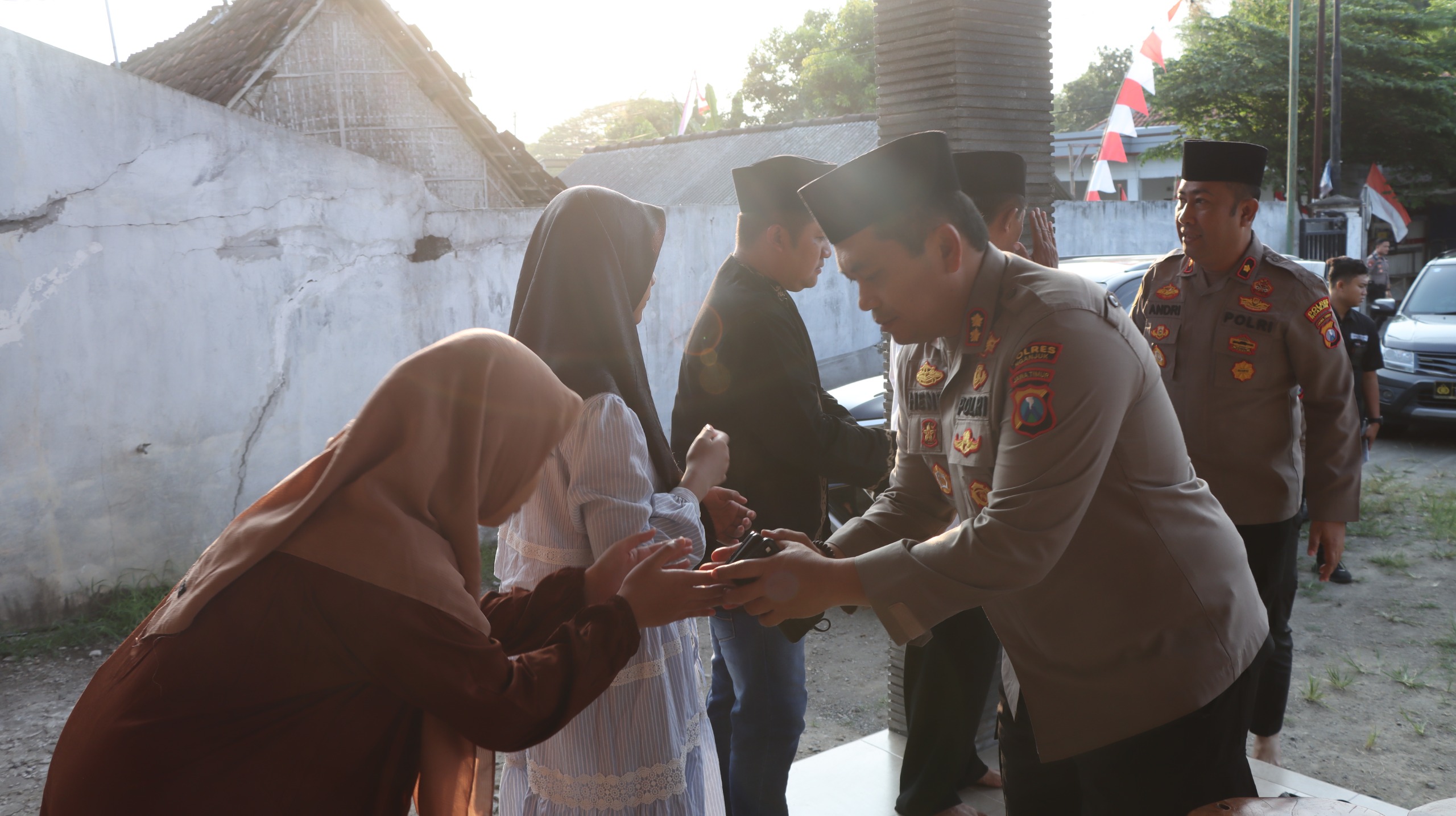 Polres Nganjuk Takziah, Lepas Kepergian Istri Kapolsek Jatikalen