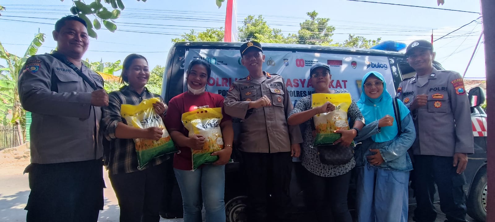 Kapolsek Warujayeng Turun Langsung Jual Beras, Sukseskan Gerakan Pangan Murah