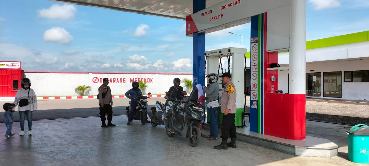 Menjelang Musim Kemarau, Polsek Jatikalen Intensifkan Patroli Dialogis di SPBU