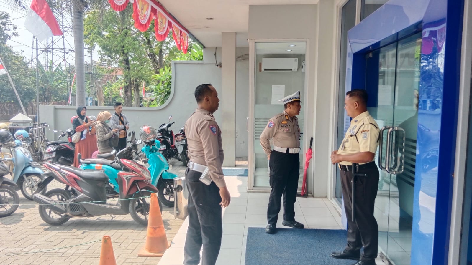 Cegah Tindak Kejahatan di ATM Patroli Polsek Kertosono Berikan Himbauan Kamtibmas
