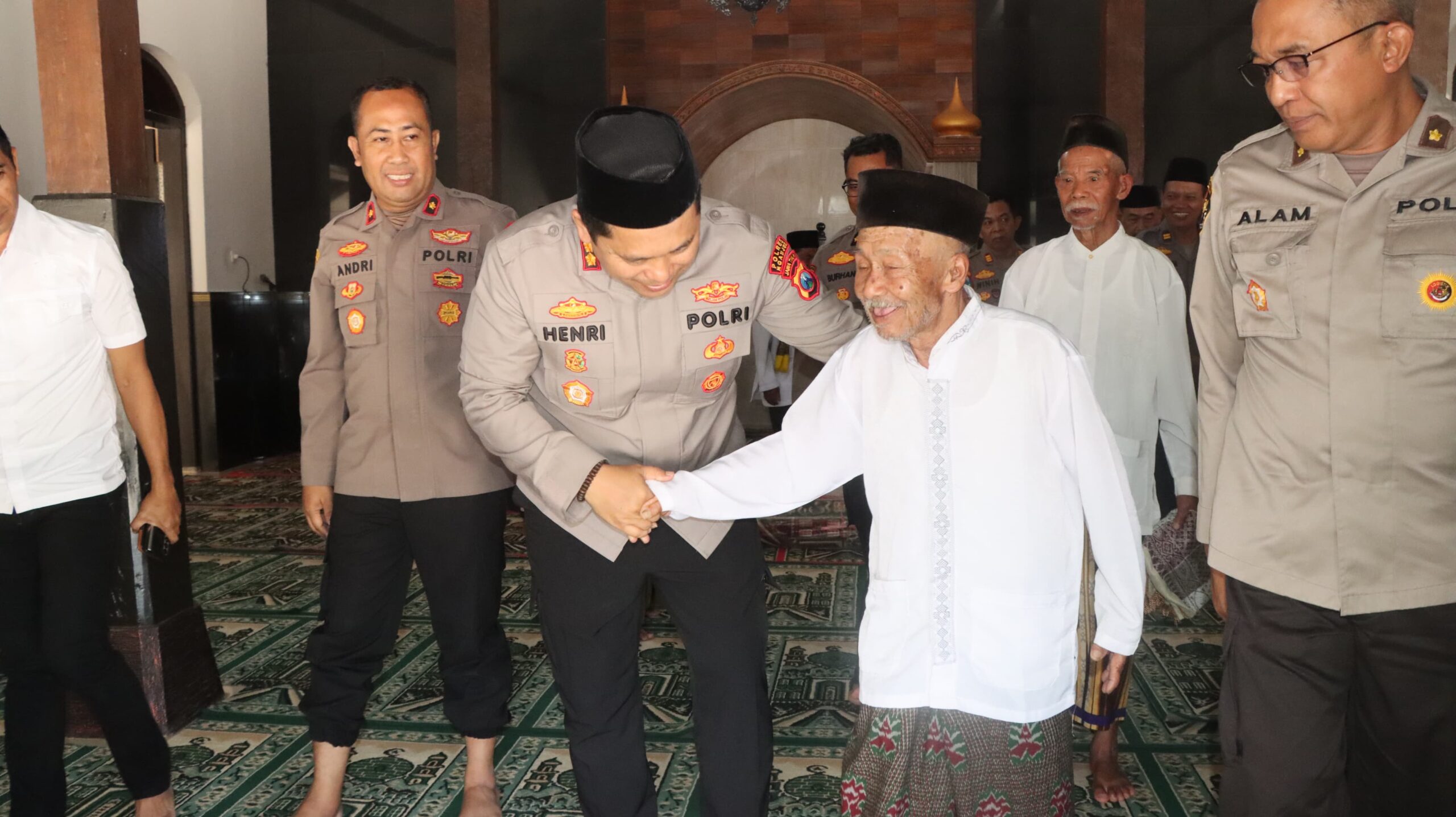 Safari Jumat, Kapolres Nganjuk Ajak Warga Ngliman Perkuat Keamanan Lewat Silaturahmi