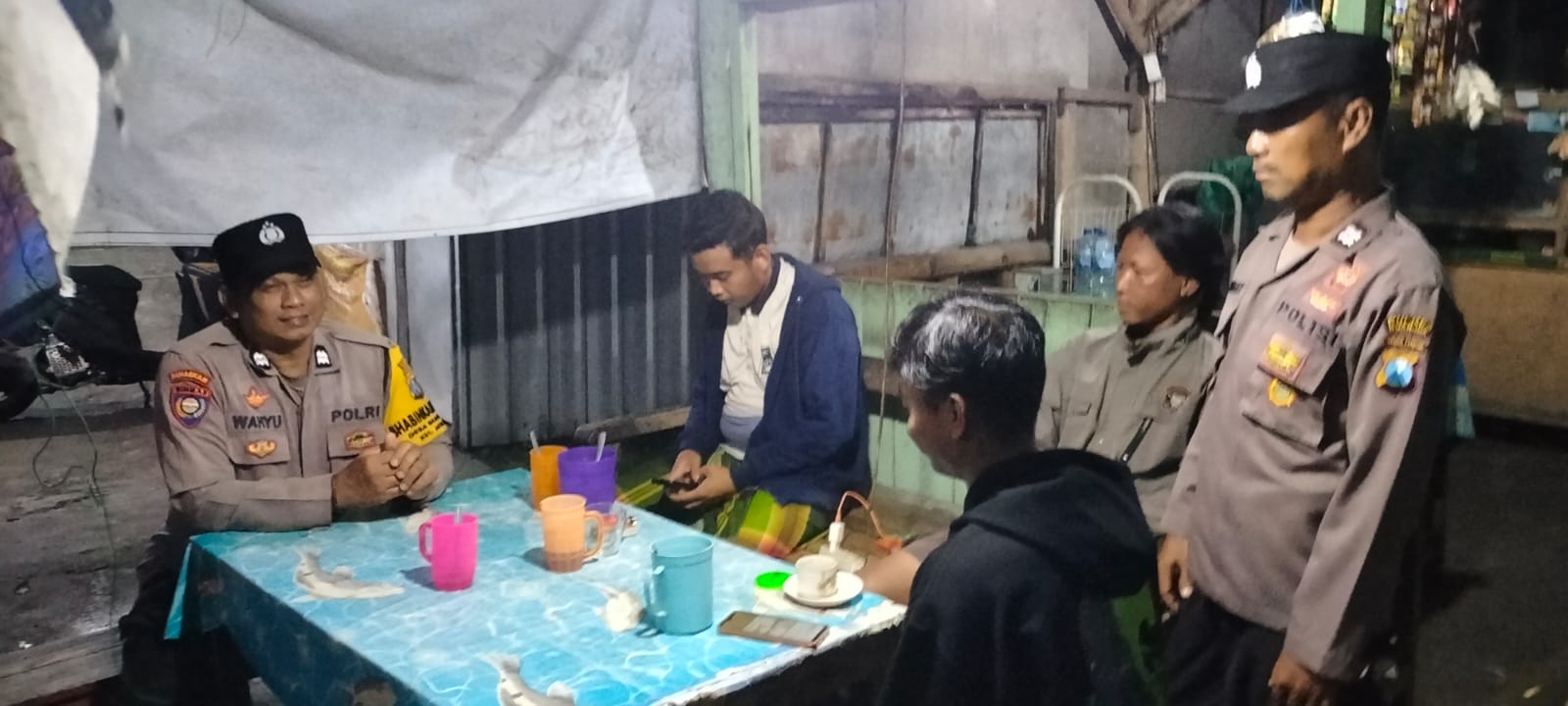 Patroli Dialogis Malam Hari Polsek Jatikalen Dengan Warga Masyarakat Desa Jatikalen