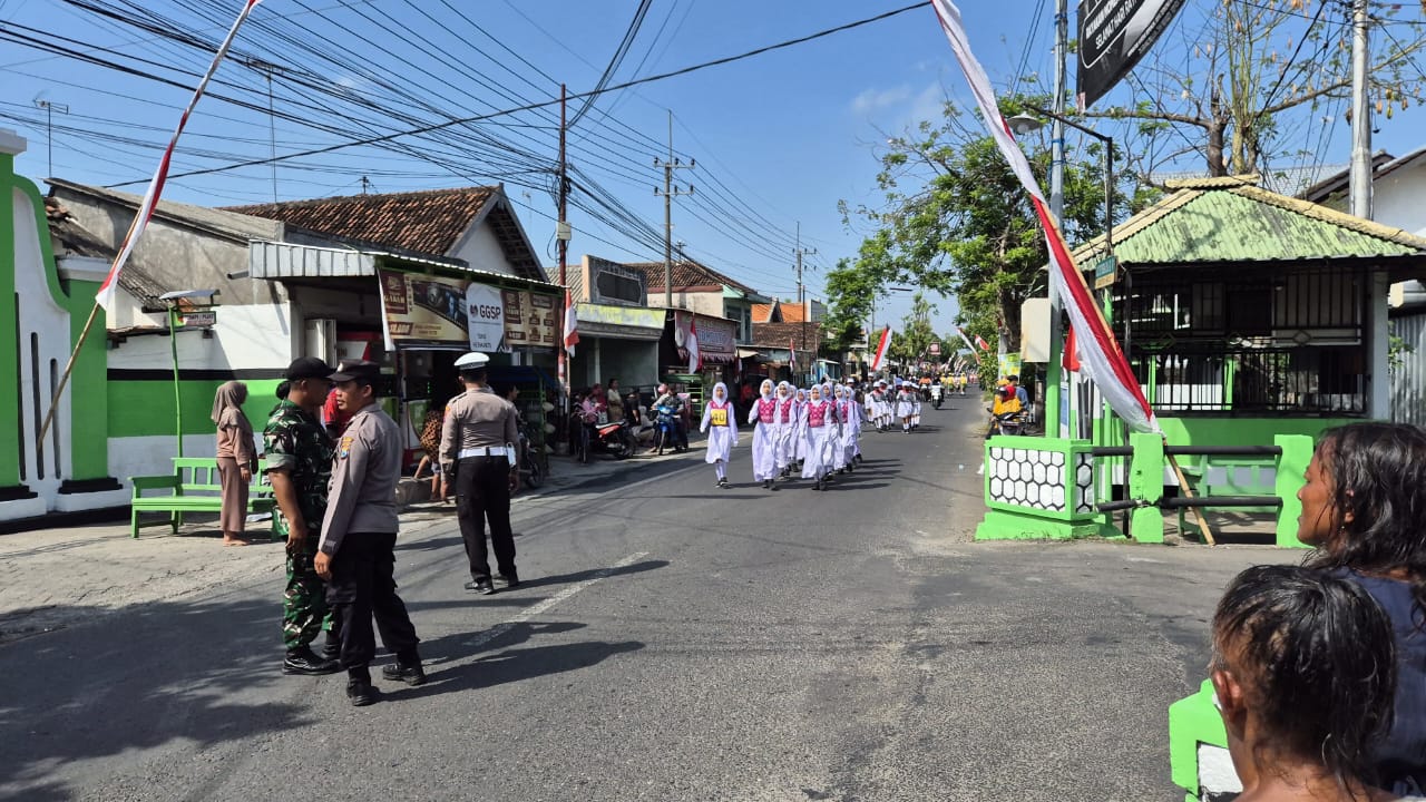 Polsek Kertosono Gelar Pengamanan Lomba Gerak Jalan Tingkat SD/MI Se-Kecamatan Kertosono