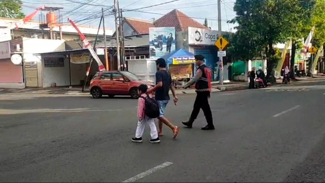 Polres Nganjuk All Out Layani Warga di Jam Sibuk Pagi dan Siang