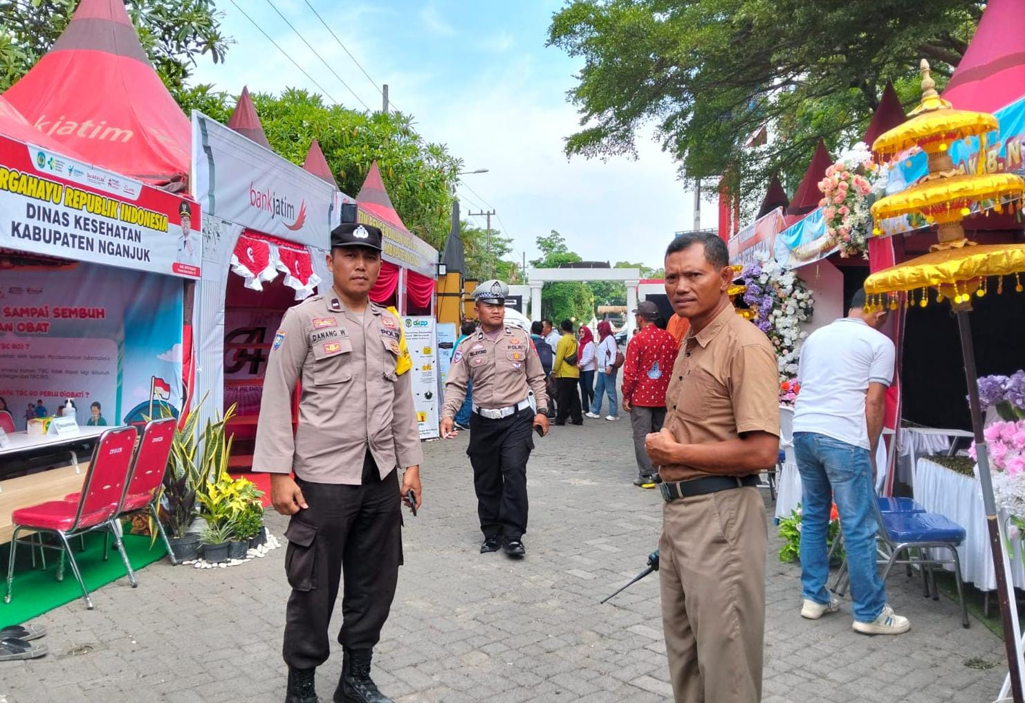 Polsek Nganjuk Kota Amankan Pameran UMKM dalam Rangka Rawat Budaya Mataraman di GOR Bung Karno