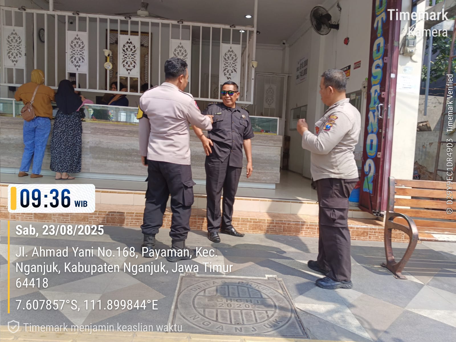 Patroli Polsek Nganjuk Kota Sambangi Pertokoan Emas, Antisipasi Kriminalitas dan Curanmor