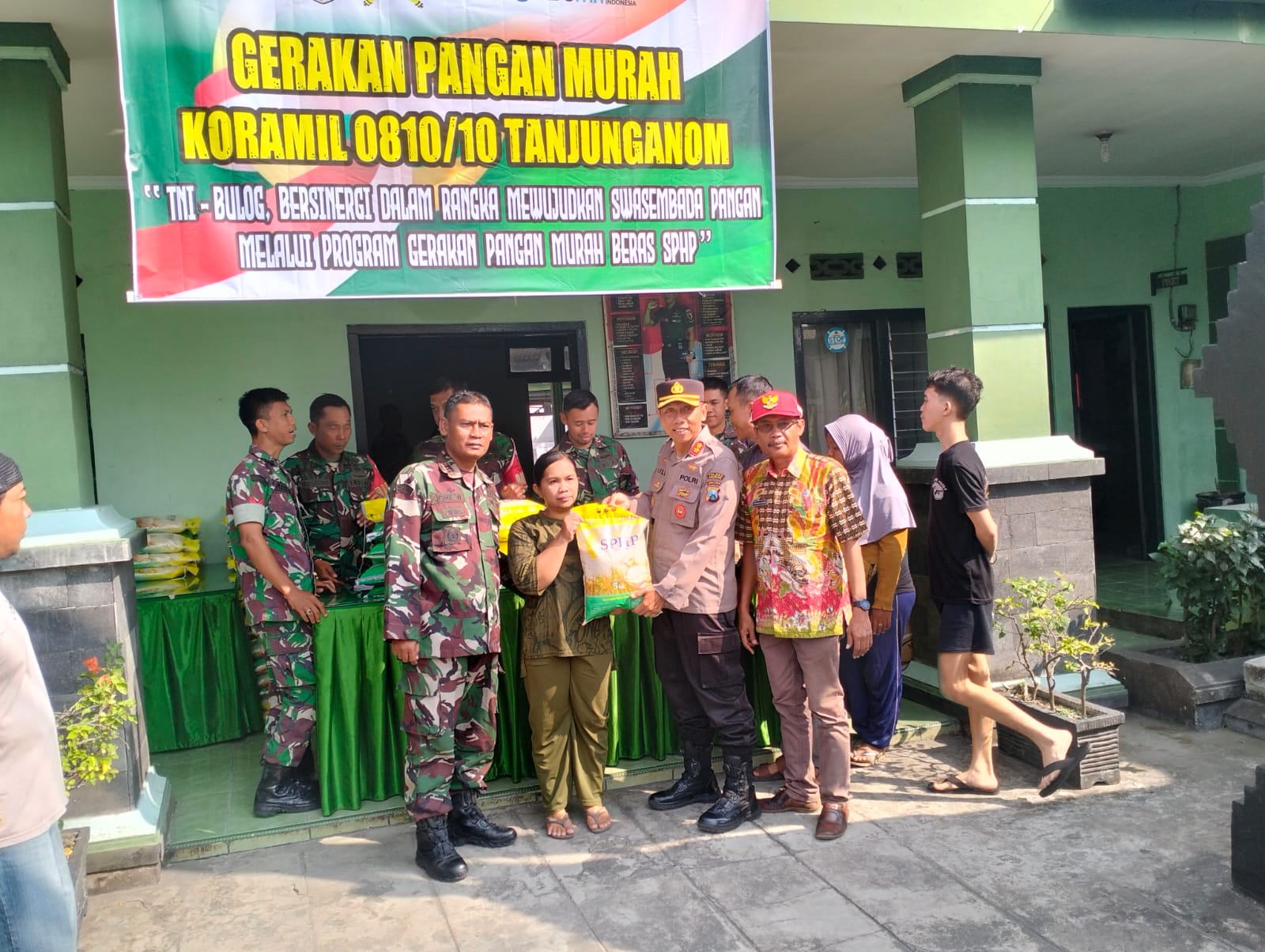 Kapolsek Warujayeng Hadiri Gerakan Pangan Murah di Koramil Tanjunganom