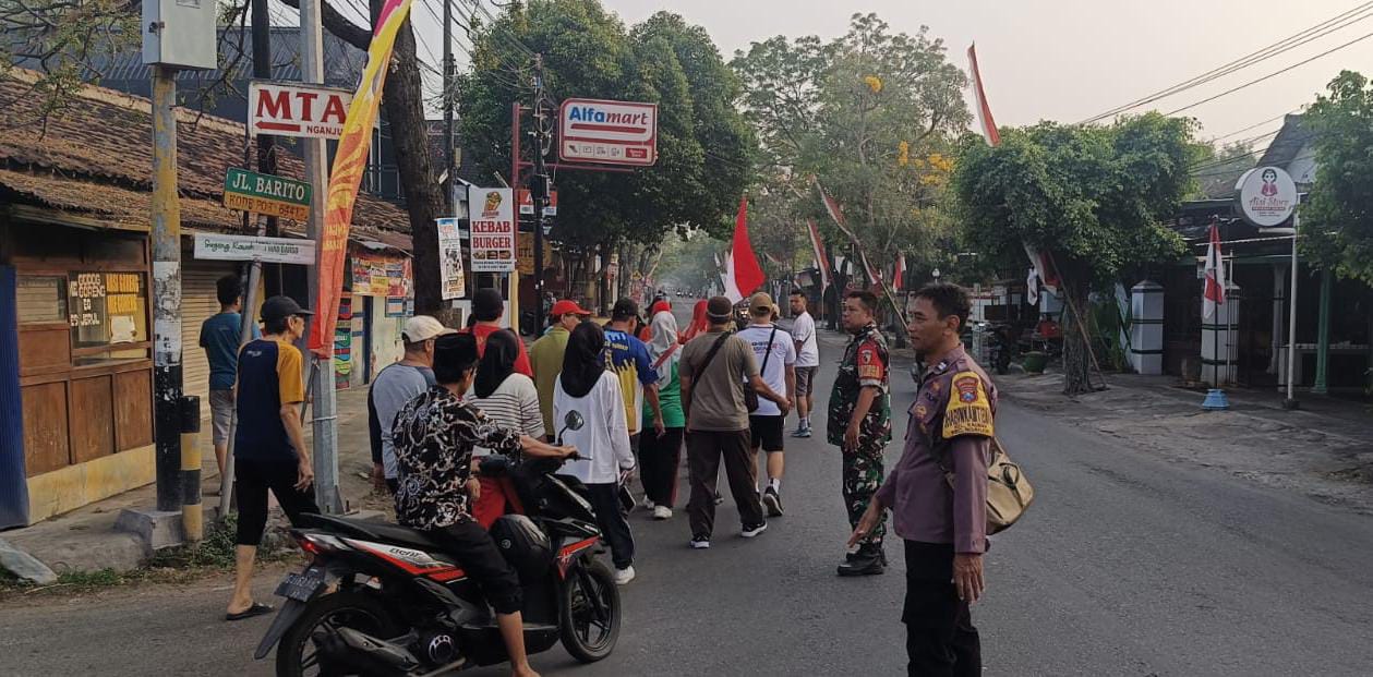Bhabinkamtibmas dan Babinsa Kauman Amankan Jalan Santai PHBN 2025 di Kelurahan Kauman Nganjuk