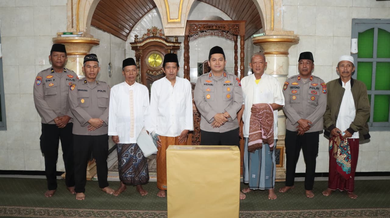Kapolres Nganjuk Safari Subuh Pererat Sinergisitas dengan Masyarakat Setempat