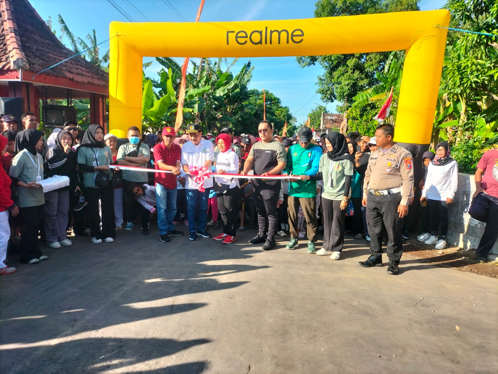 Bhabinkamtibmas Kampungbaru Amankan Giat Jalan Santai Warganya
