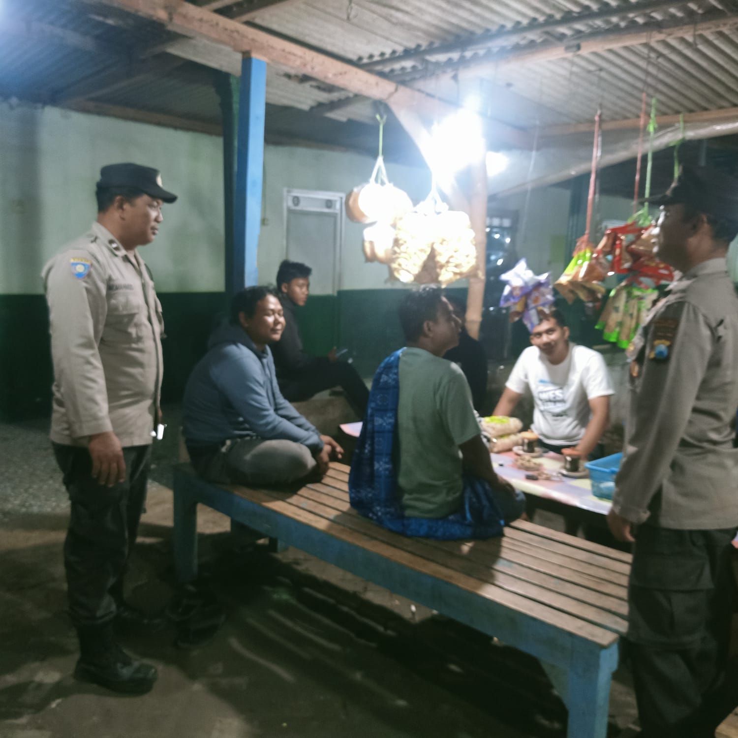 Polsek Jatikalen Patroli dialogis di Wisata Pemandian Air Panas Bayu Biru