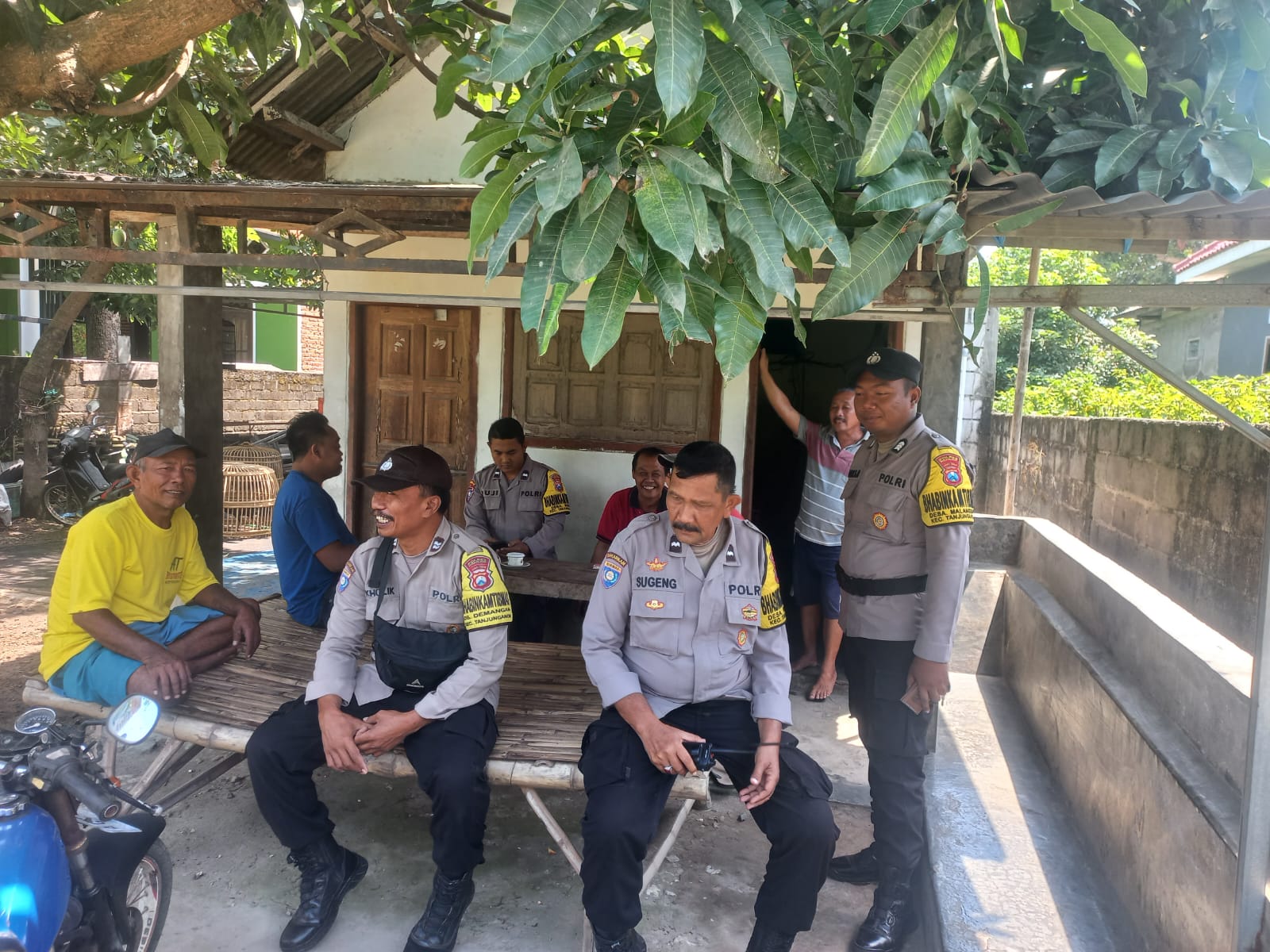 Patroli Polsek Warujayeng Gelar Kopling di Warung Kopi Kampungbaru