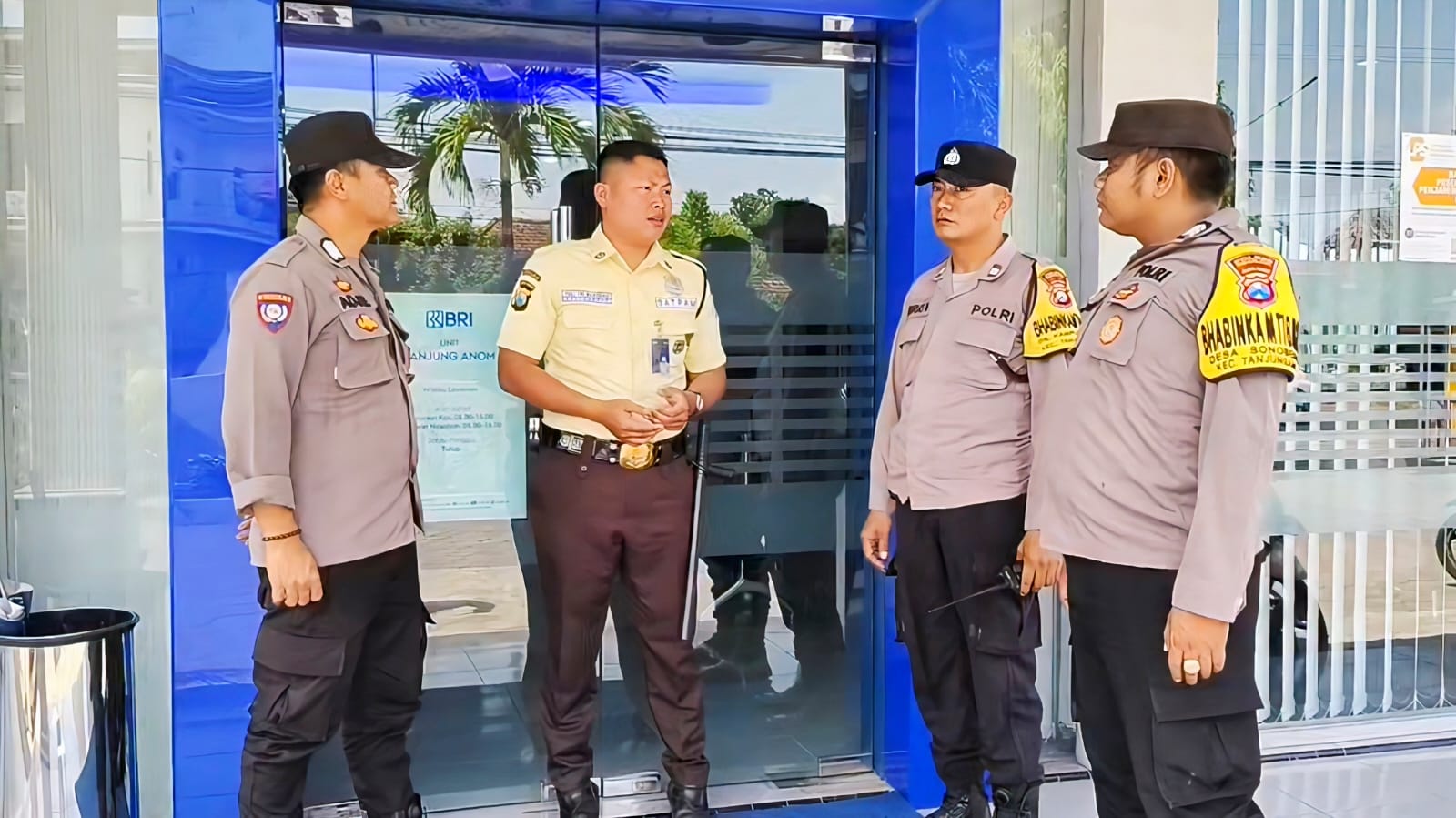 Berikan Rasa Nasabah, Polsek Warujayeng Gelar Patroli di Kantor Perbankan