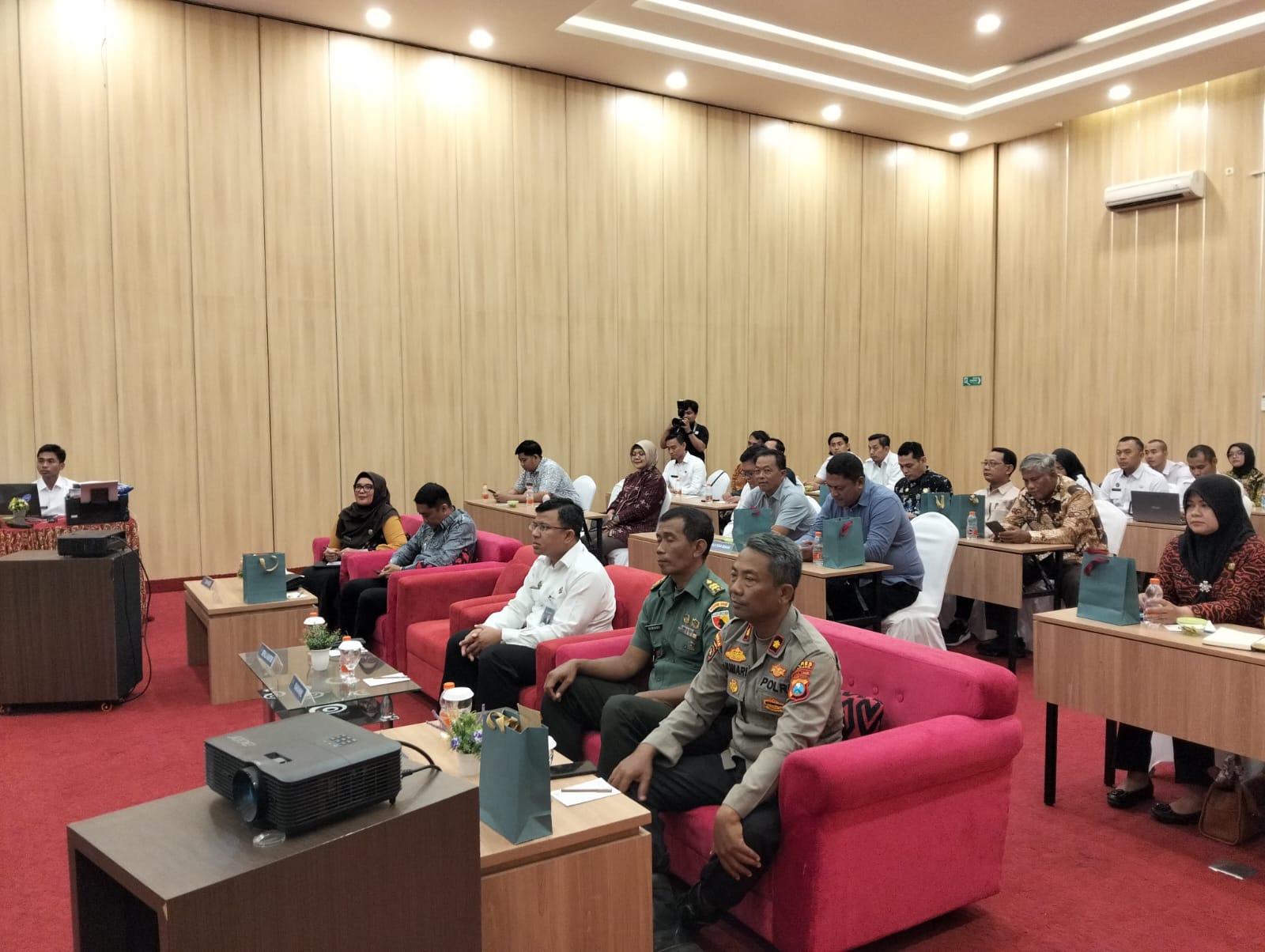 Kapolsek Nganjuk Kota Hadiri Sosialisasi & Pengukuhan Desa Binaan Imigrasi di Kabupaten Nganjuk