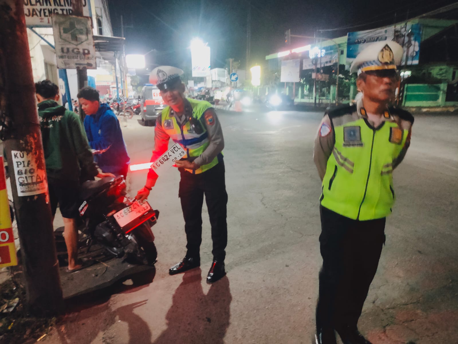 Polsek Warujayeng Gelar Patroli Malam Minggu, Antisipasi Gangguan Kamtibmas dan Balap Liar