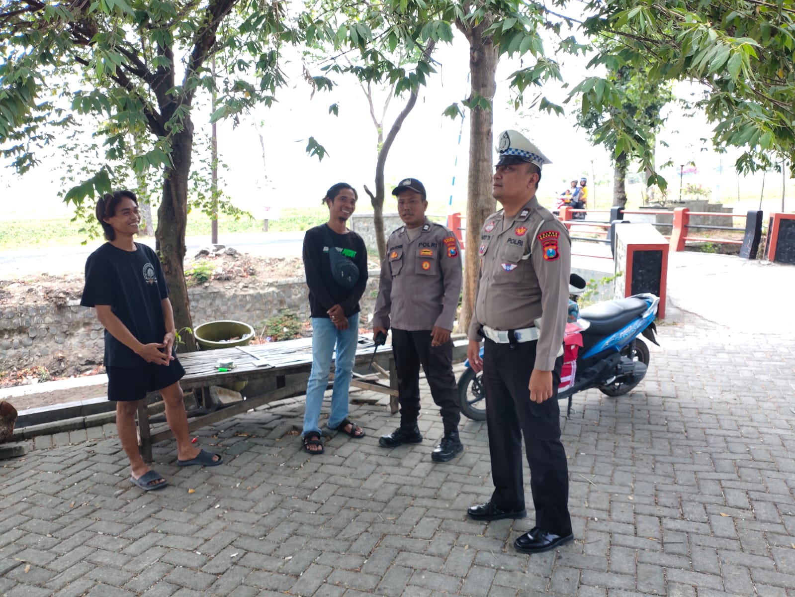 Patroli KRYD, Polsek Nganjuk Kota Intensifkan Pengamanan di Pemukiman dan Swalayan
