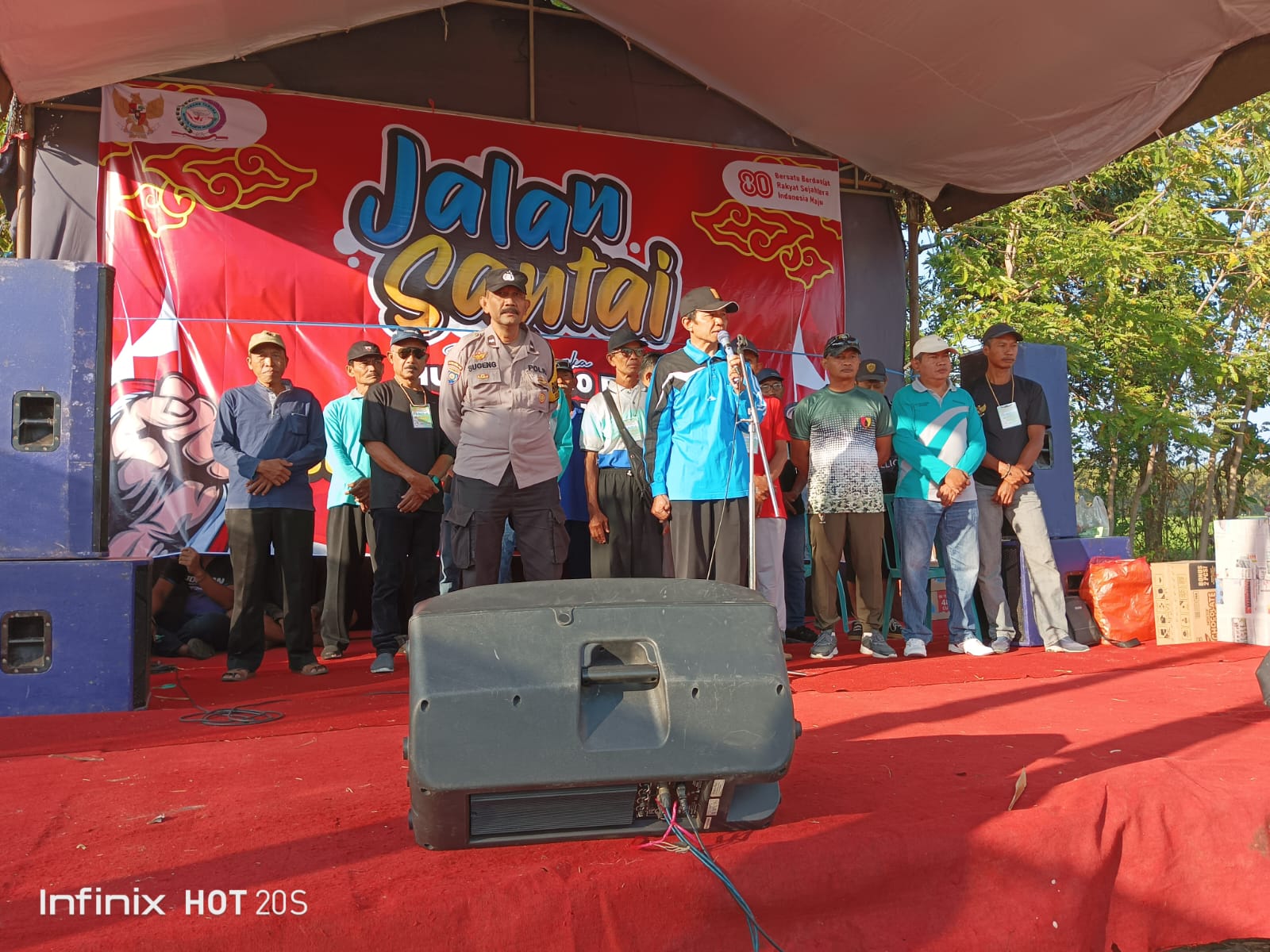 Minggu Pagi Bhabinkamtibmas Sidoharjo Lakukan Pengamanan Jalan Santai Warganya