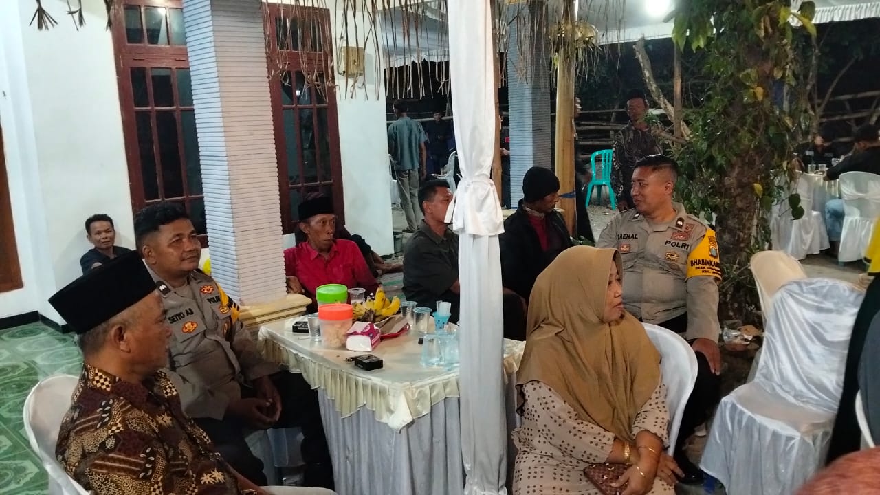 Bhabinkamtibmas Desa Perning Polsek Jatikalen Pam Giat Di Desa Binaannya
