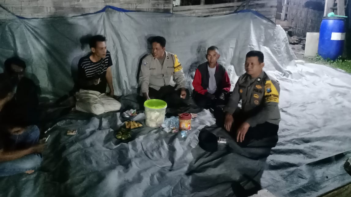 Jaga Kamtibmas di Malam Hari, Personel polsek Jatikalen Patroli Dialogis Desa Pulo wetan