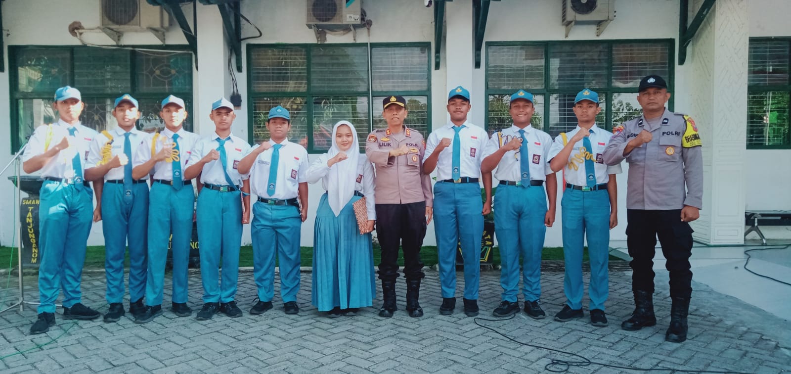 Jadi Pembina Upacara di SMA Negeri Tanjunganom, Kapolsek Warujayeng Ingatkan Pelajar Tidak Terprovokasi Aksi Anarkis