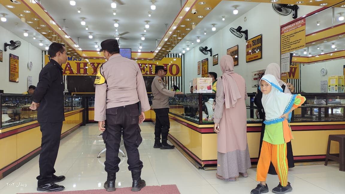 Libur Panjang Akhir Pekan, Polsek Warujayeng Tingkatkan Patroli Toko Perhiasan